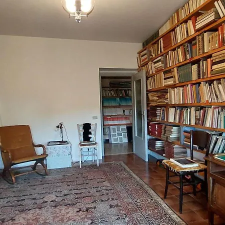 Casa Dei Libri Nel Monferrato 아파트 *
